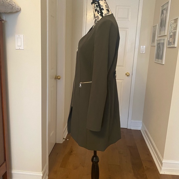 Melanie Lyne Front Zip Redingote - Picture 4 of 8